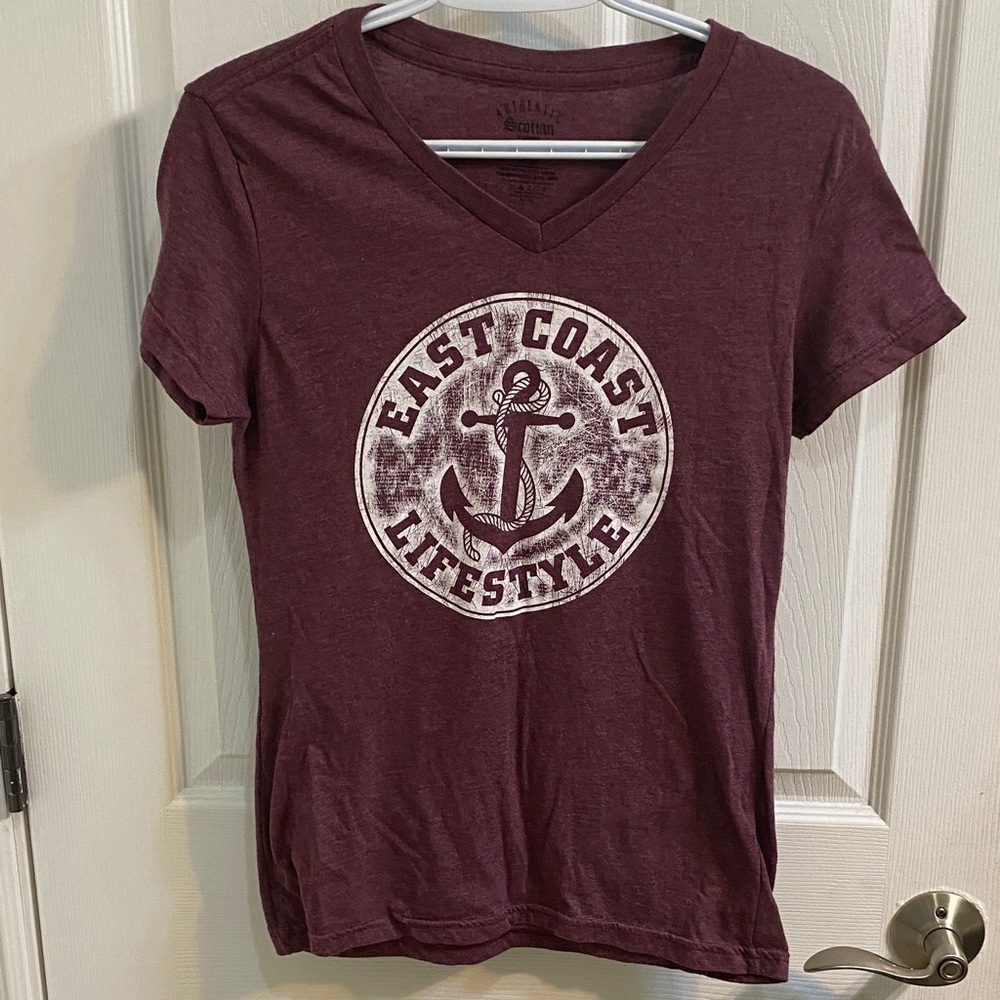East Coast Lifestyle Burgundy V Neck Womens Short Sleeve Tee Fitted Shirt Medium